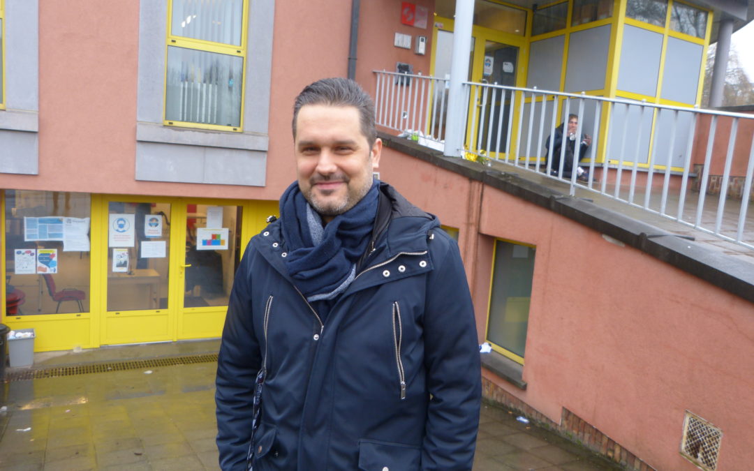 Christophe Brismé est éducateur de rue au CPAS de Charleroi depuis 18 ans